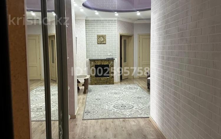 3-комнатная квартира · 140.8 м² · 4/9 этаж, 17-й мкр 46 за 50 млн 〒 в Актау — фото 2