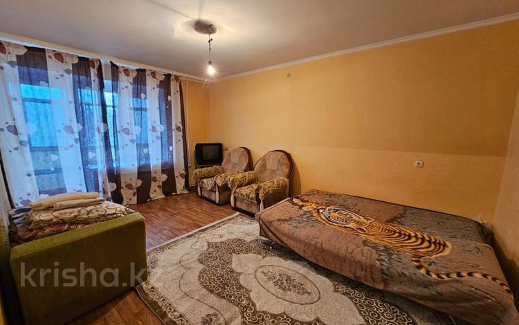 2-комнатная квартира, 50 м², 2/9 этаж, Валиханова за 12.5 млн 〒 в Актобе — фото 5