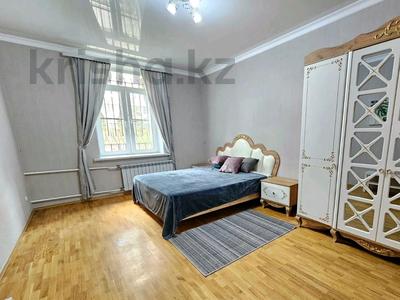 2-комнатная квартира, 55 м², 1/4 этаж помесячно, Карасай батыра — Столичный магазин за 350 000 〒 в Алматы, Алмалинский р-н