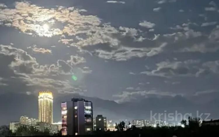 2-комнатная квартира · 80 м² · 5/8 этаж, Богенбай батыра за 400 000 ₸ в Алматы — фото 177