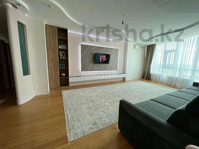 3-комнатная квартира, 135 м², 12/25 этаж, мкр 11 112а за 39.5 млн 〒 в Актобе, мкр 11