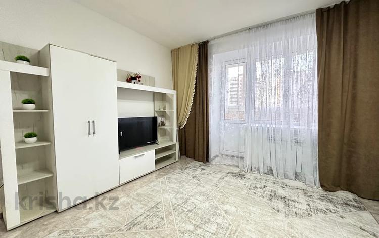 2-комнатная квартира · 60 м² · 1/9 этаж, Карагайлы 74 за 15 000 〒 в Семее — фото 12