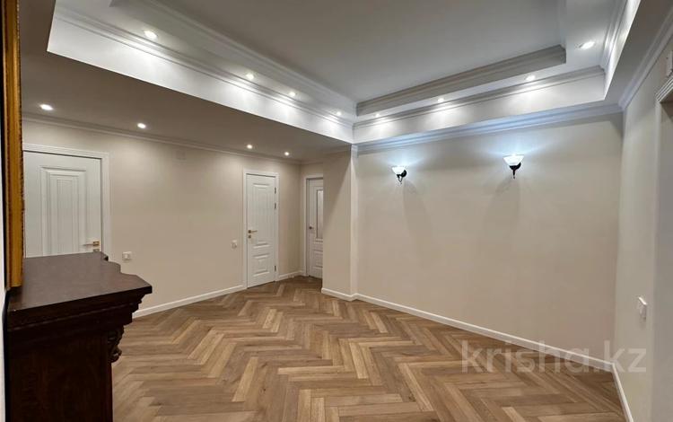 3-бөлмелі пәтер · 140 м² · 7/12 қабат, мкр Самал-3, Самал-2 58 — проспект Достык , Назарбаева, бағасы: 150 млн ₸ в Алматы, Медеуский р-н — фото 2