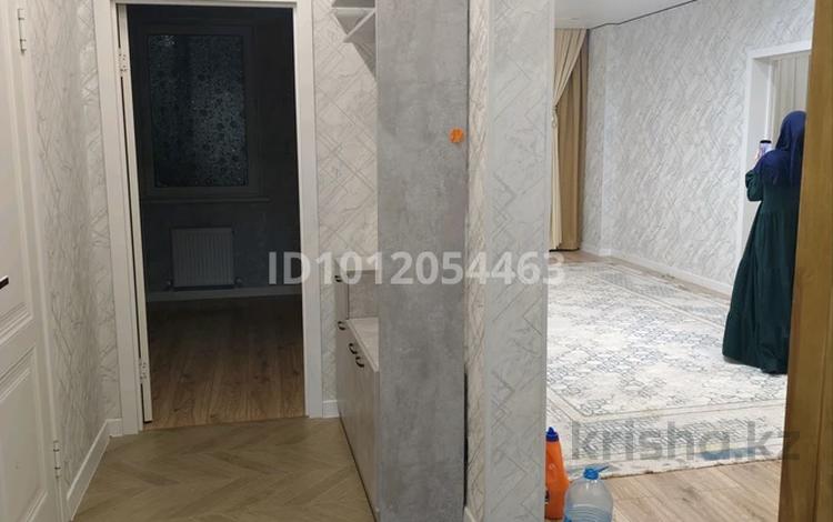 3-бөлмелі пәтер · 70 м² · 5/12 қабат, ул. Шарипа Омарова 1, бағасы: 45.5 млн ₸ в Алматы, Алатауский р-н — фото 2