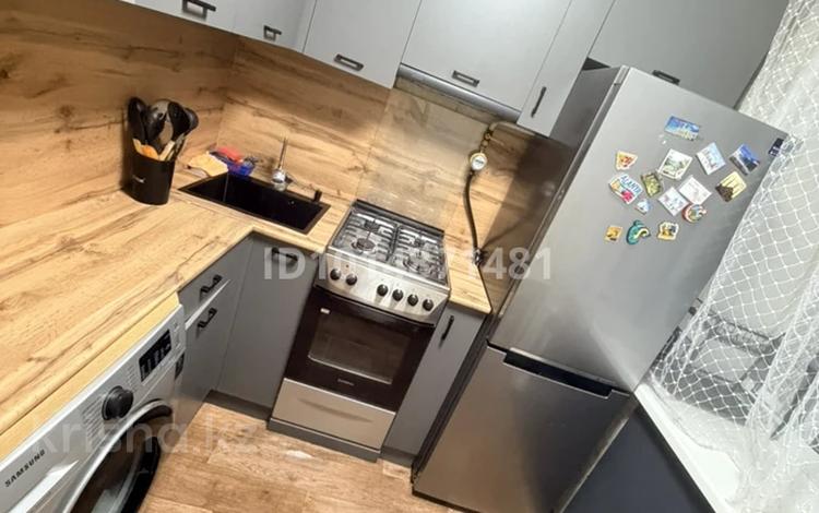 2-комнатная квартира · 47 м² · 2/5 этаж, мкр Новый Город, Комиссарова 32 а за 18 млн ₸ в Караганде, Казыбек би р-н — фото 2