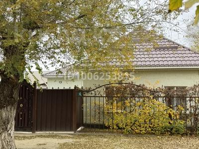 Отдельный дом · 3 комнаты · 127 м² · 4 сот., Кулымбетова — Рядом 2 я школа за 35 млн ₸ в Актобе, мкр. Курмыш