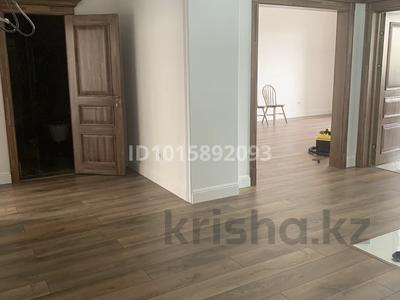 4-бөлмелі пәтер · 148 м² · 2/8 қабат, Алтын орда ш/а., Пр Санкибай батыра 40Б, бағасы: 80 млн ₸ в Актобе, мкр. Алтын орда