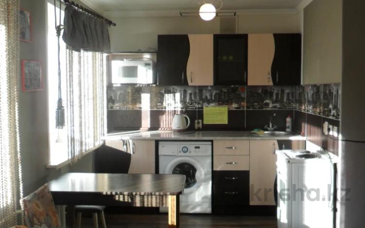 1-комнатная квартира · 38 м² · 3/5 этаж, Кайсенова 117 — ЦУМ за 10 000 〒 в Усть-Каменогорске — фото 2