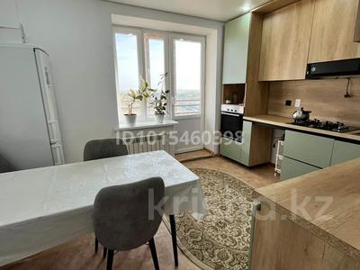 2-комнатная квартира · 75 м² · 9/9 этаж, мкр Старый Аэропорт, Самал 104 за 150 000 ₸ в Уральске