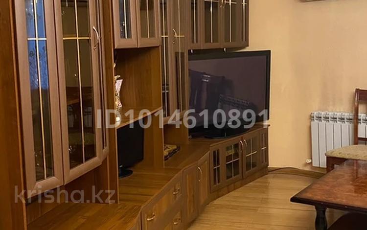 3-комнатная квартира · 70 м² · 3/5 этаж, мкр Самал-1, Гани иляева 17а 27 — Рыскулбекова иляева за 250 000 ₸ в Шымкенте, Абайский р-н — фото 2