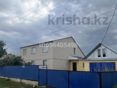 Продажа домов и дачи в Актюбинской обл.: Отдельный дом · 7 комнат · 240 м² · 14 сот., Курашасай , Конаева 7 за 28 млн 〒 Отдельный дом · 7 комнат · 240 м² · 14 сот., Курашасай , Конаева 7 за 28 млн 〒 в Актобе
