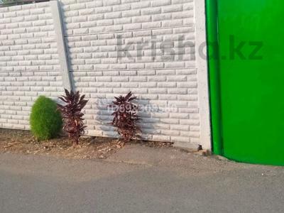 Отдельный дом · 4 комнаты · 72 м² · 4.2 сот., Токбергенова 48А — Район КНБ за 27 млн 〒 в Таразе