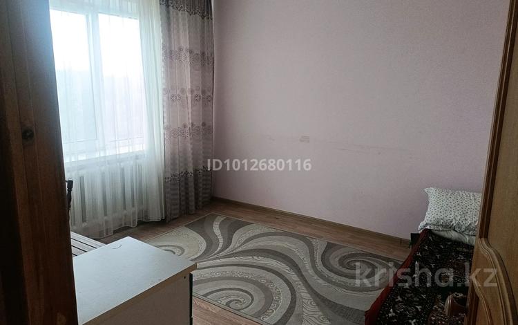 4 комнаты · 80 м² · 5/9 этаж, мкр Строитель — Пр-т Абулхаирхана за 55 000 ₸ в Уральске — фото 2