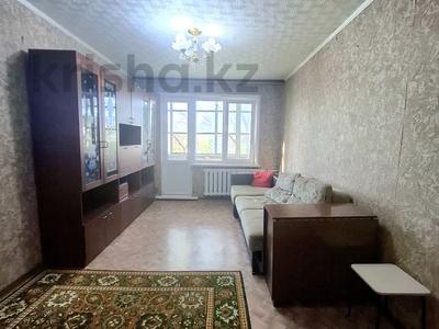 3-бөлмелі пәтер · 64 м² · 5/5 қабат, Строитель ш/а. 16/1, бағасы: 15 млн ₸ в Уральске, мкр Строитель