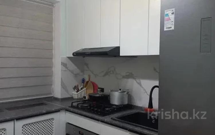 2-комнатная квартира · 50 м² · 1/5 этаж, Строителей 17 за 19.8 млн ₸ в Караганде, Казыбек би р-н — фото 2