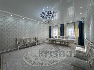 Жеке үй · 5 бөлме · 288 м² · 10 сот., мкр Самал 14, бағасы: 54 млн ₸ в Атырау