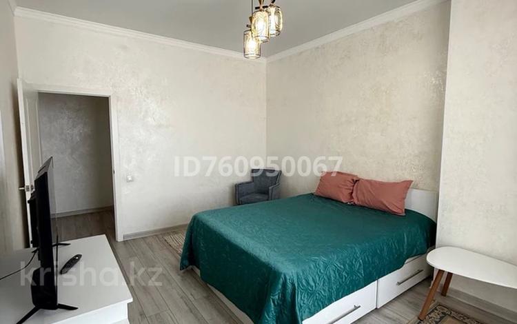 1-бөлмелі пәтер · 50 м² · 2 қабат, Варламова 27В, бағасы: 3 000 〒 в Алматы, Алмалинский р-н — фото 2