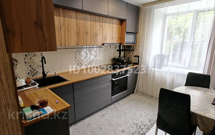 3-комнатная квартира · 69.9 м² · 1/3 этаж, Алтынсарина 4 за 26 млн 〒 в Петропавловске — фото 2