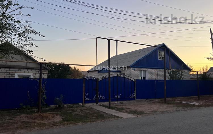 Отдельный дом · 3 комнаты · 120 м² · 10 сот., Заводская за 33 млн 〒 в Аксае — фото 2