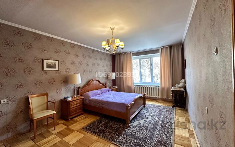 3-комнатная квартира, 81 м², 2/5 этаж, мкр Алмагуль 294 — Левитана