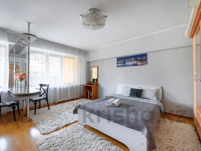 1-бөлмелі пәтер, 30 м², 2/9 қабат тәулігіне, мкр Самал-1 4, бағасы: 18 000 〒 в Алматы, Медеуский р-н