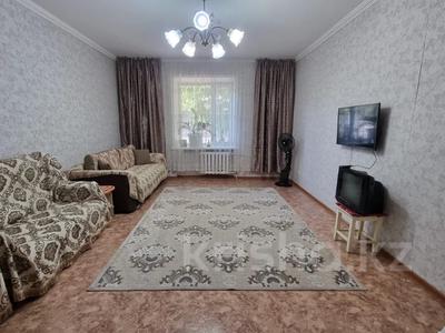 3-комнатная квартира, 94 м², 1/2 этаж, Рыскулова 19 за 18 млн 〒 в Семее