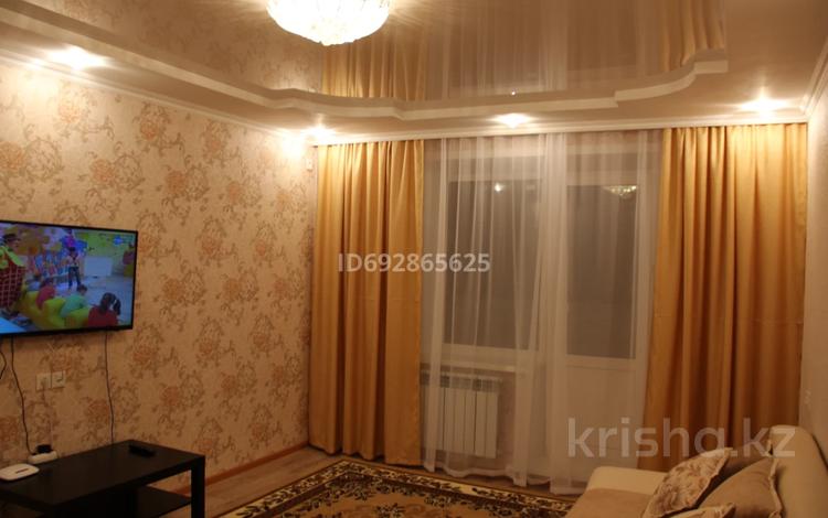 3-комнатная квартира, 70 м², 4/9 этаж посуточно, Камзина 24 за 20 000 〒 в Павлодаре — фото 2