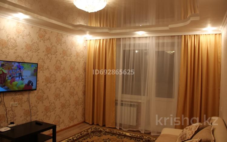 3-бөлмелі пәтер, 70 м², 4/9 қабат тәулігіне, Камзина 24, бағасы: 20 000 〒 в Павлодаре — фото 2