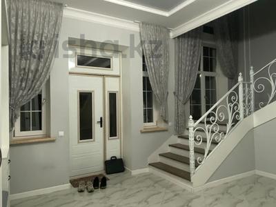 4-комнатная квартира · 250 м², Чехова 14 — Ниеткалиева за 600 000 〒 в Таразе