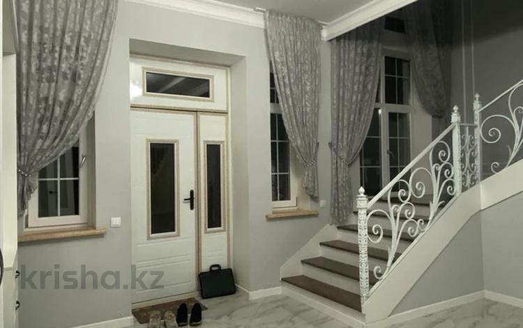 4-комнатная квартира · 250 м², Чехова 14 — Ниеткалиева за 600 000 〒 в Таразе — фото 2