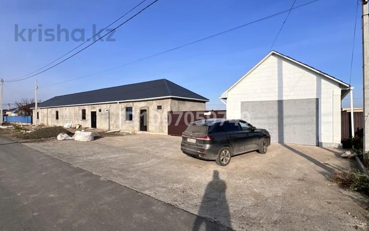 Отдельный дом · 4 комнаты · 300 м² · 30 сот., Береке (Память Ильича) — Недалеко от реки Урал за 40 млн 〒 в Атырау — фото 3