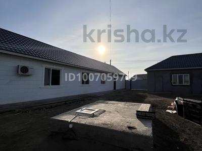 Отдельный дом · 4 комнаты · 300 м² · 30 сот., Береке (Память Ильича) — Недалеко от реки Урал за 40 млн 〒 в Атырау