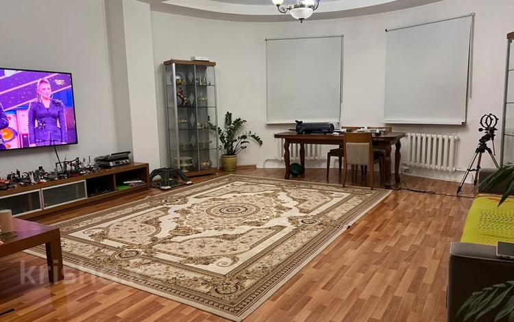 5-комнатная квартира · 250 м² · 5/5 этаж, Женис 5 за 75 млн ₸ в Астане, Сарыарка р-н — фото 4
