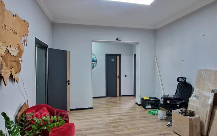 4-комнатная квартира · 161.5 м² · 16/17 этаж, мкр Мамыр-1 — СРОЧНО!!! ПРОДАЁТСЯ КВАРТИРА!!! за 138 млн ₸ в Алматы, Ауэзовский р-н — фото 9