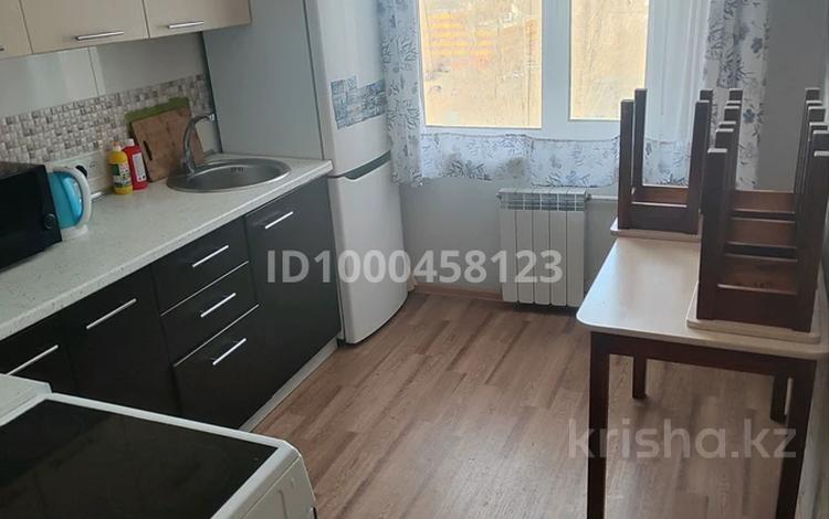 2-бөлмелі пәтер · 56 м² · 8/9 қабат, Академика Чокина 24 — Чокина-Сатпаева, бағасы: 10 000 ₸ в Павлодаре — фото 2
