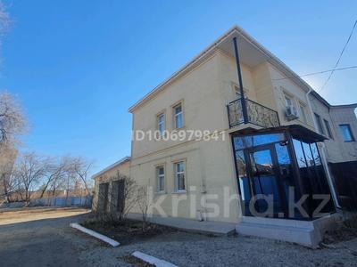 Отдельный дом · 3 комнаты · 100 м² · 8 сот., Набережная 18 — Набережная-Джамбула за 34 млн 〒 в Актобе, мкр. Курмыш