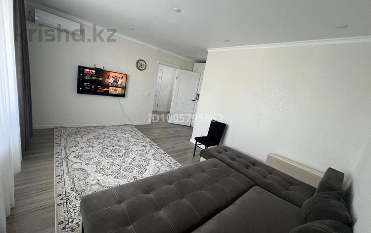 1-бөлмелі пәтер · 40 м² · 9/9 қабат, Қонаев ш/а. 57, бағасы: 180 000 ₸ в Уральске, мкр Кунаева — фото 2