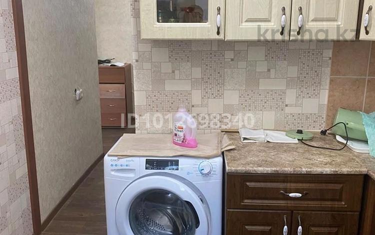2-бөлмелі пәтер · 44 м² · 2/5 қабат, Хиуаз Доспанова 71, бағасы: 130 000 ₸ в Уральске, мкр Школьник — фото 2