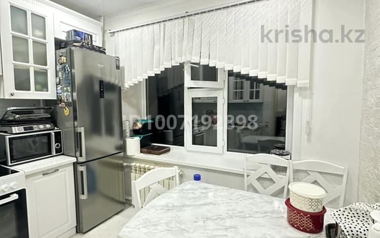 3-бөлмелі пәтер · 84 м² · 4/6 қабат, Есенберлина 69, бағасы: 40 млн ₸ в Жезказгане — фото 2