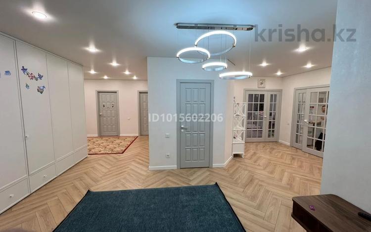 5-бөлмелі пәтер · 200 м² · 5/9 қабат, Каирбекова 31 — Каирбекова-Павлова, бағасы: 112.5 млн ₸ в Костанае — фото 2