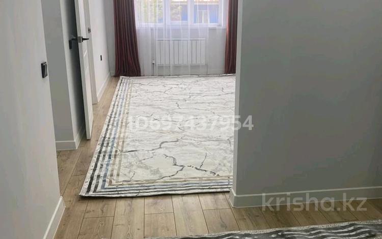 2-комнатная квартира, 40 м², 2/9 этаж помесячно, Райымбека 590/11 — Жуалы за 250 000 〒 в Алматы — фото 2