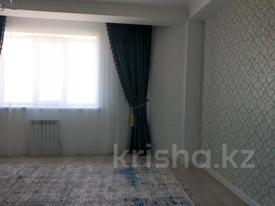 3-комнатная квартира, 102 м², 7/8 этаж помесячно, Валиханова 13-21 за 350 000 〒 в Атырау