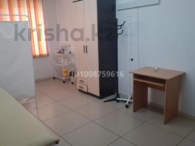 Салоны красоты, кабинеты и рабочие места · 18 м² за 100 000 ₸ в Актобе, Старый город