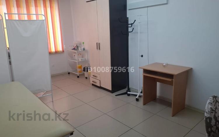 Салоны красоты, кабинеты и рабочие места · 18 м² за 100 000 ₸ в Актобе, Старый город — фото 3