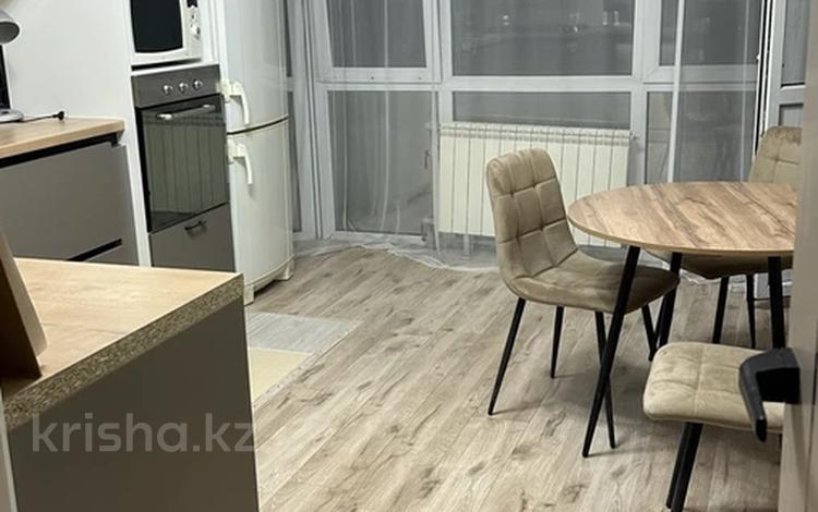3-комнатная квартира · 100 м² · 7/9 этаж, мкр Жетысу-4 12 за 450 000 ₸ в Алматы, Ауэзовский р-н — фото 16