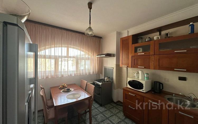 4-комнатная квартира · 95 м² · 5/9 этаж, мкр Мамыр-7 18 за 69 млн ₸ в Алматы, Ауэзовский р-н — фото 2