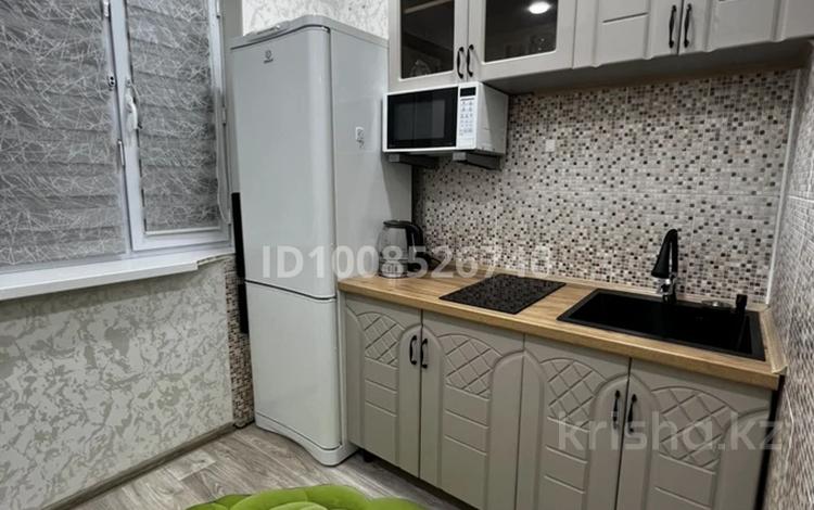 2-бөлмелі пәтер · 44 м² · 1/5 қабат, Гарышкерлер 28 — Центр города, рынок Шаруа, бағасы: 15 000 ₸ в Жезказгане — фото 5