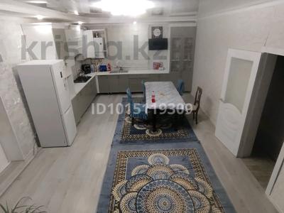 Жеке үй · 4 бөлме · 150 м², Ск гиолог 1 2 — Гипер анвар, бағасы: 35 000 ₸ в Актобе, мкр. Курмыш