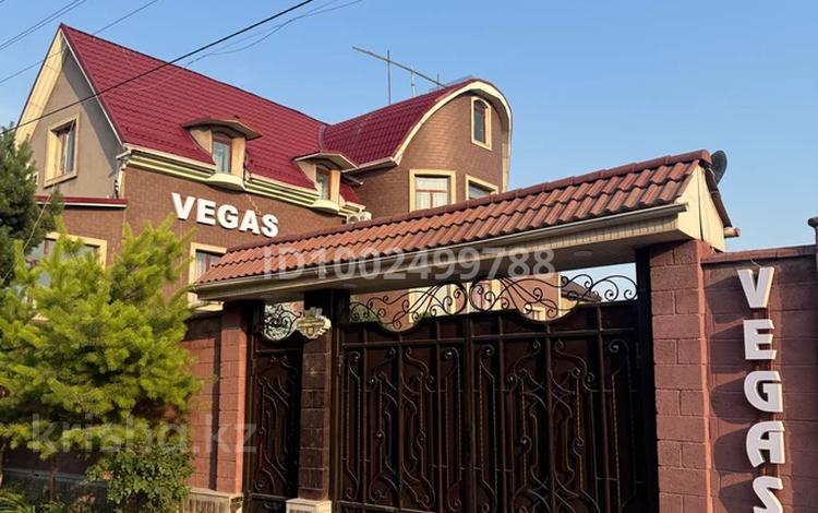 Дом · 8 комнат · 300 м², Саухымбека Турысова 11 за 85 000 ₸ в Таразе — фото 2