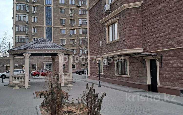 2-комнатная квартира · 80 м² · 2/9 этаж, мкр Центральный, Валиханова 13 за 46 млн 〒 в Атырау — фото 2